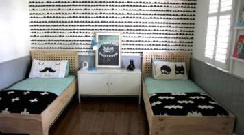 Camera per bambini in stile scandinavo per due ragazzi