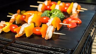 Commenti per Set di 2 più di alta qualità BBQ Grill & Baking Mats [come visto in TV] | 100% Non-Stick | riutilizzabile per anni | Made in dotazione dalla FDA certificata | gratuito di PFOA | funziona su qualsiasi barbecue grill o del forno di cottura Pan Liners | Taglia per adattarsi | lavastoviglie | Garanzia a vita con No-Hassle rimborso se non siete soddisfatti al 100%!