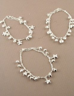 Recensioni dei clienti per Cavigliera argento con cuori, stelle o il fiore incanta & Bells. | tripparia.it