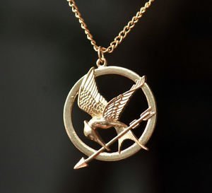 The Hunger Games Mocking Jay Collana in bronzo antico Incisioni dettagliate su Mockingjay