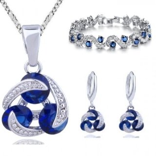 Recensioni dei clienti per Oro 18 carati e cristalli Swarovski blu zaffiro Set-bracciale orecchini collana | tripparia.it