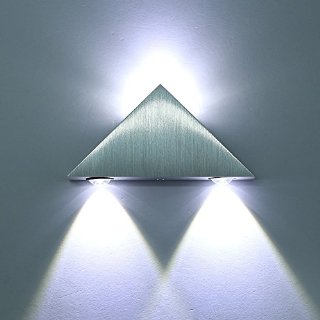 Recensioni dei clienti per CMYK® LED lampade applique da parete 3W triangolare parete luce bianca design Immagine luce del corridoio di alluminio della lampada + trasformatore di alimentazione / | tripparia.it