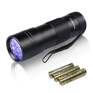 Recensioni dei clienti per Vansky® animali urina Ultra Violet e Stain rilevatore fluorescente agenti sbiancanti Detector, UV Blacklight della torcia elettrica, Trova macchie secche su tappeti, Piano. 3 batterie AAA incluse | tripparia.it