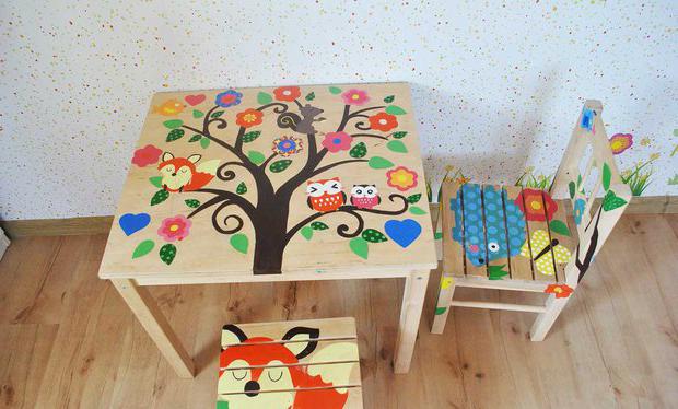 Tavolo per bambini in legno dipinto a mano