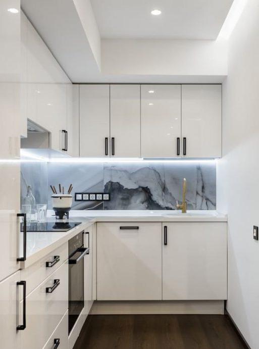 Design moderno di una piccola cucina ad angolo