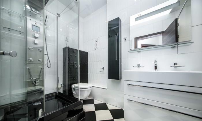Design costoso della doccia per il bagno