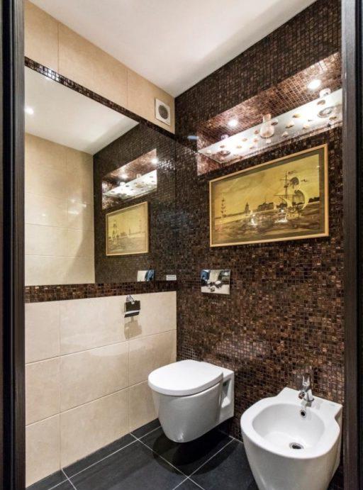 Design toilette con bidet e mosaico lucido
