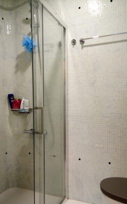 Porte scorrevoli in vetro nella doccia