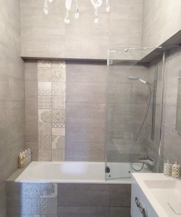 La scelta dell'arredamento per piastrelle grigie in bagno #designer interior #designed