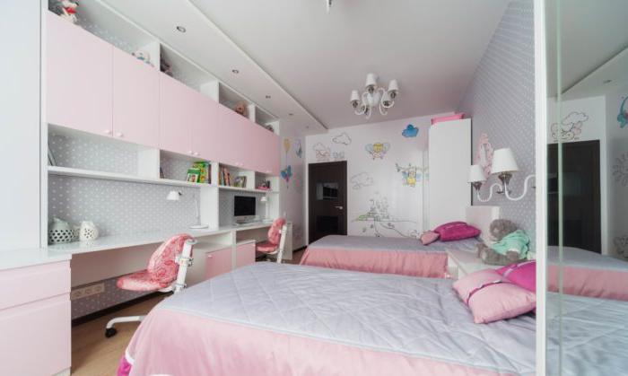 Elegante camera grigio-rosa di due ragazze adolescenti