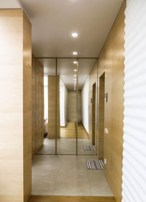 Design minimalista in stile corridoio piccolo