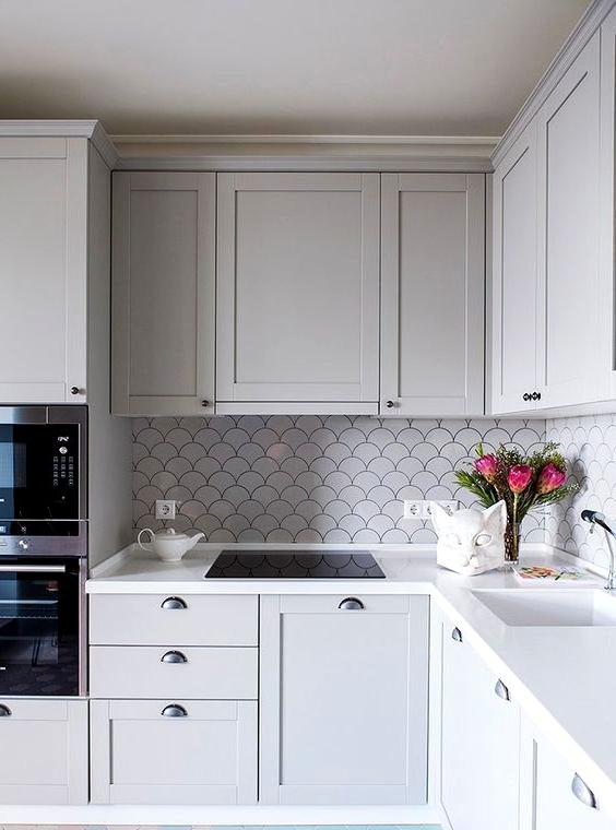 Design della cucina grigio chiaro