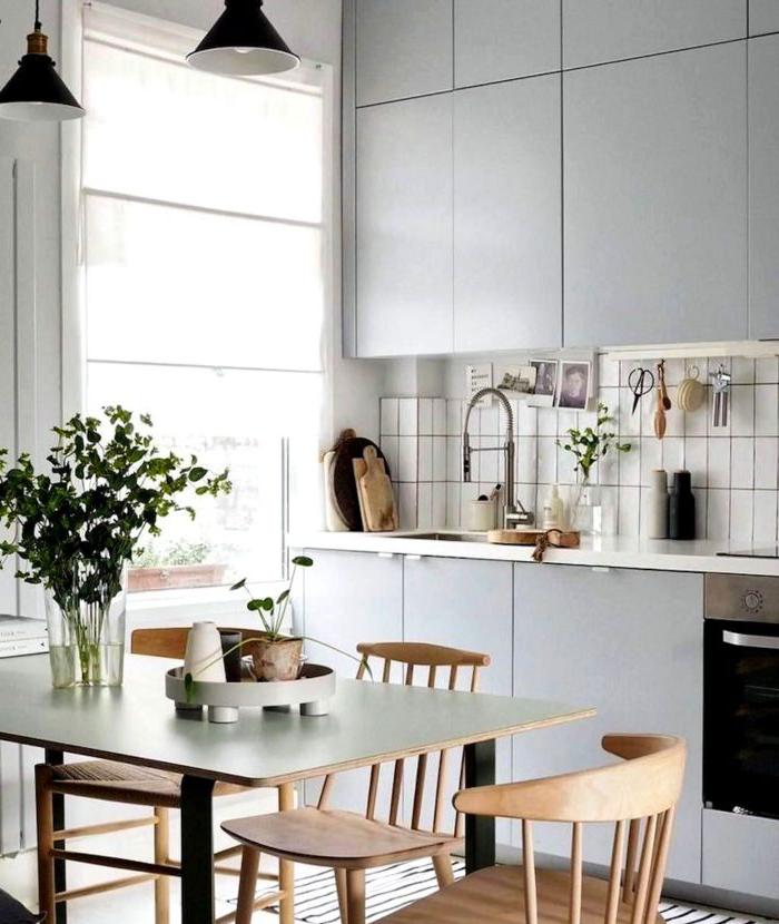 Stile scandinavo all'interno della cucina di piccoli appartamenti foto