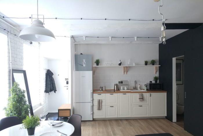 tende in cucina nella foto in stile scandinavo