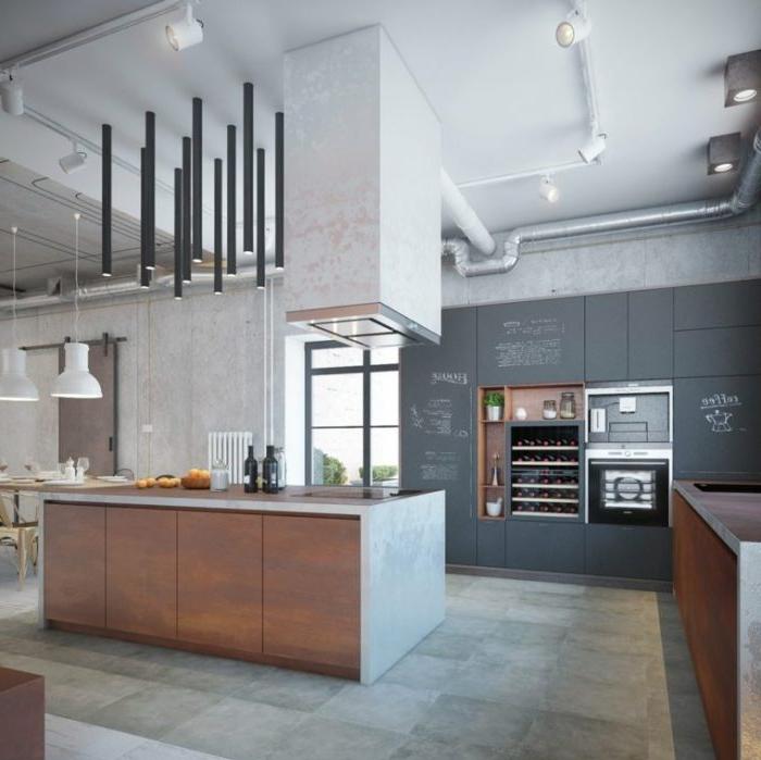 Cucina in stile loft con illuminazione a binario