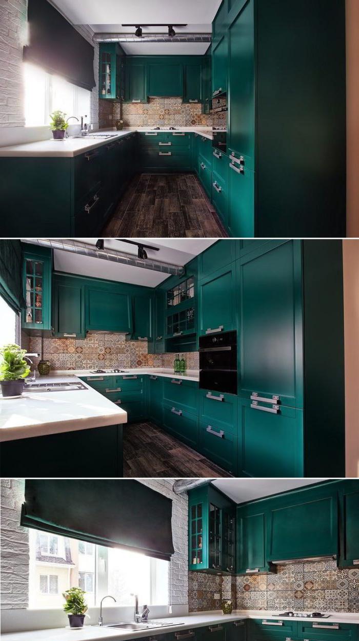 cucina verde a forma di U con un lavandino alla finestra