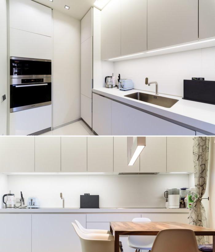 Elegante cucina bianca in stile high-tech in un vero appartamento